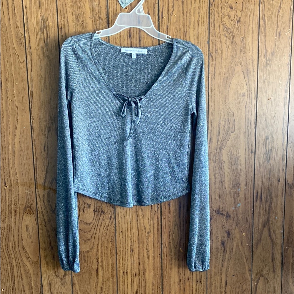 Cupcakes & Cashmere Gray Tie Front Crop Blouse